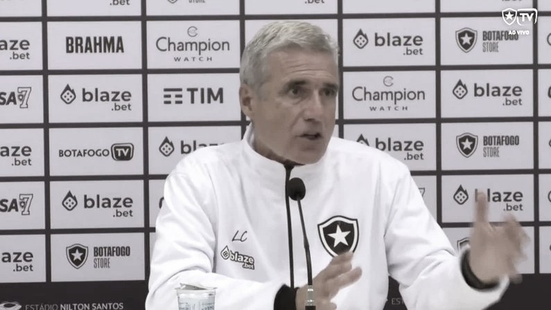 Luis Castro destaca apoio da torcida do Botafogo: "Reconhecimento"