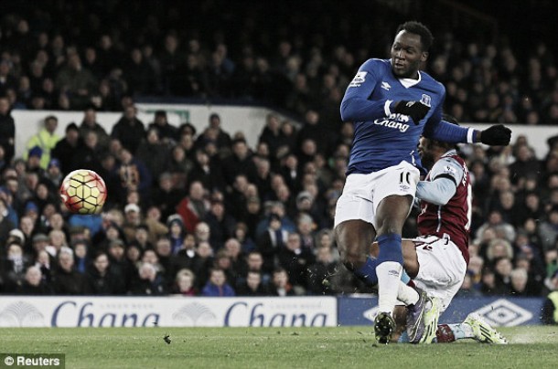 Everton 4-0 Aston Villa: Lukaku and Barkley put sorry Villans to sword