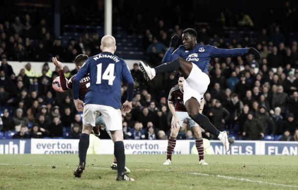 Lukaku evita el naufragio del Everton y fuerza el 'replay'