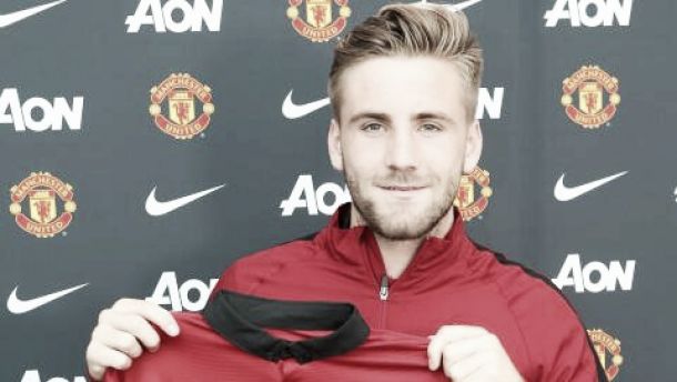 Manchester United announce the signing of Luke Shaw