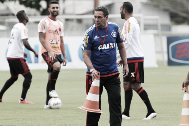 Luxemburgo sinaliza escalação ofensiva no Flamengo diante do Vasco mesmo em vantagem