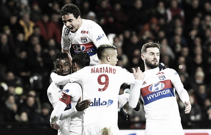 Com boa atuação coletiva, Lyon derrota Guingamp e assume vice-liderança da Ligue 1