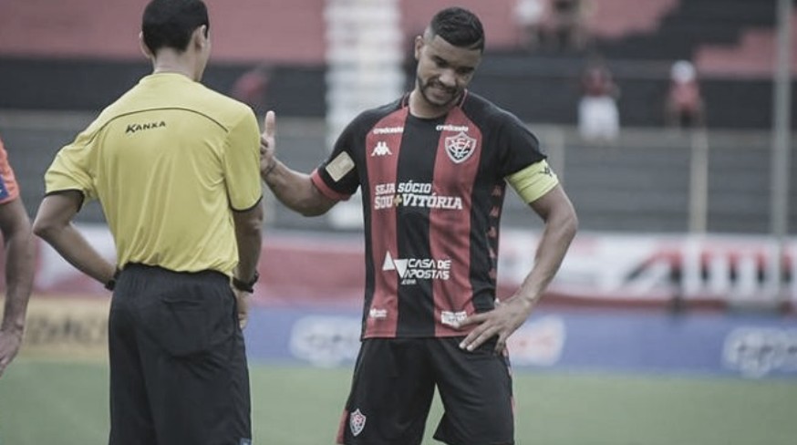 Após vacilo
do Vitória em casa, Maurício Ramos diz: “Encontraram uma
bola e fizeram o gol”