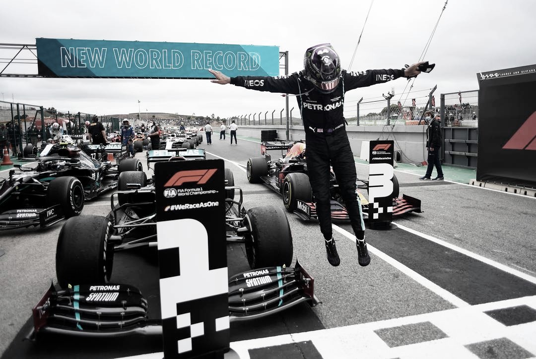 Hamilton vibra ao se tornar piloto com mais vitórias na F1: "Eu só poderia sonhar onde estou hoje"