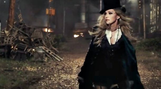 Madonna sobrevive al fin del mundo en 'Ghosttown'