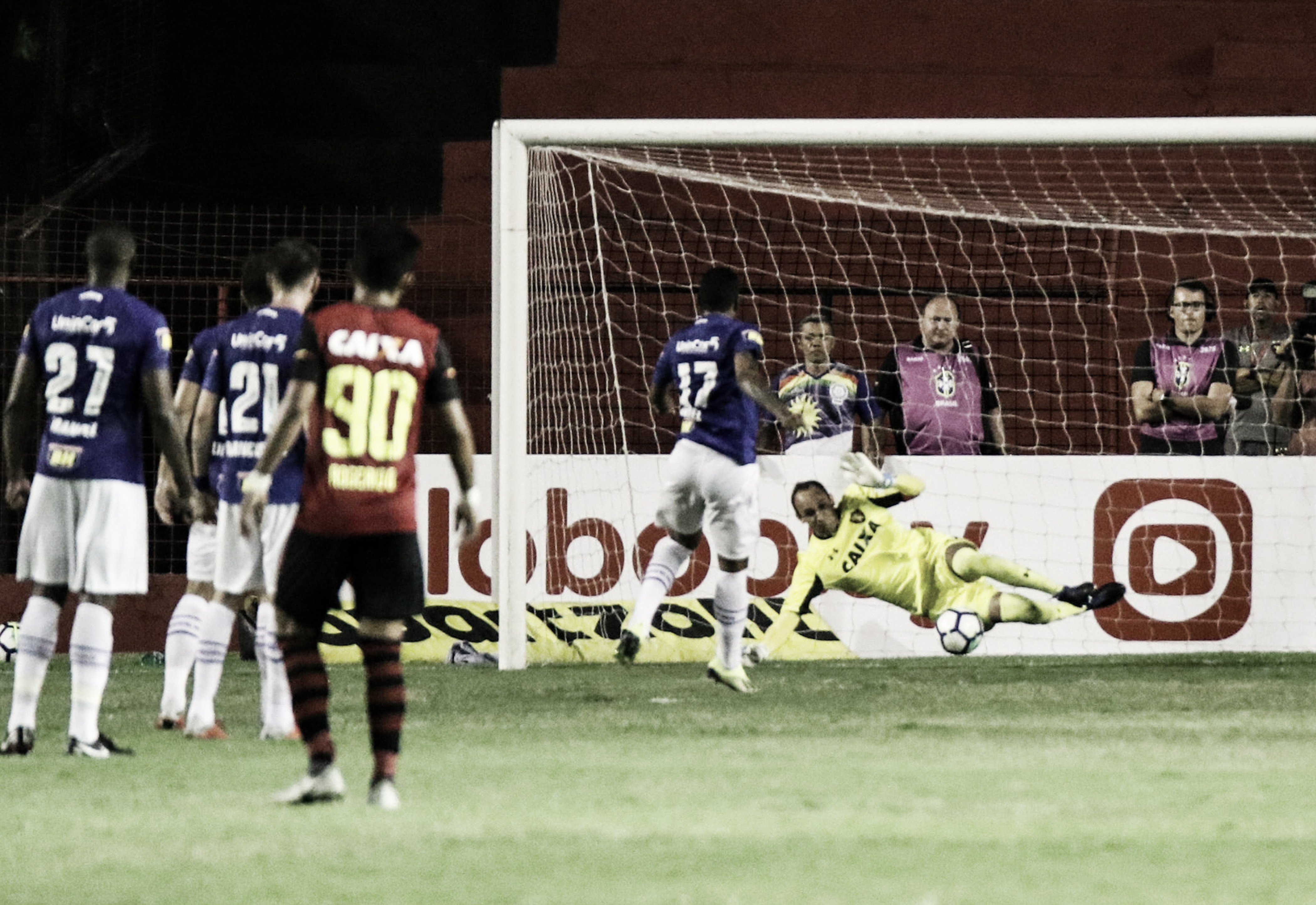 Decisivo contra o Cruzeiro, Magrão recebe elogios de Eduardo Baptista: ''É meu ídolo'' Decisivo contra o Cruzeiro, Magrão recebe elogios de Eduardo Baptista: ''É meu ídolo''