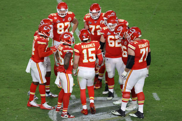 \ud83c\udfc8 Mahomes, Chiefs hold on to beat Jets