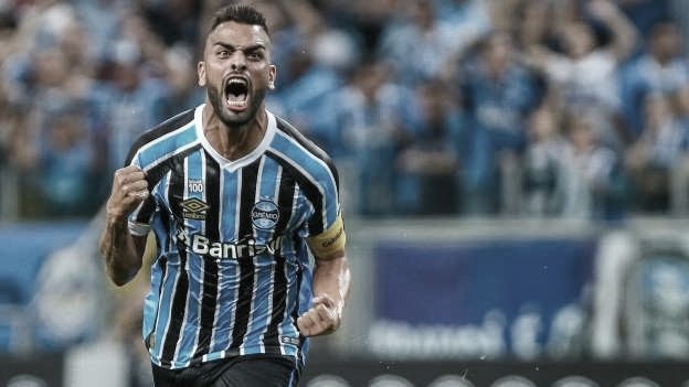 Maicon recorda primeiro gol pelo Grêmio, marcado há exatos cinco anos Maicon recorda primeiro gol pelo Grêmio, marcado há exatos cinco anos