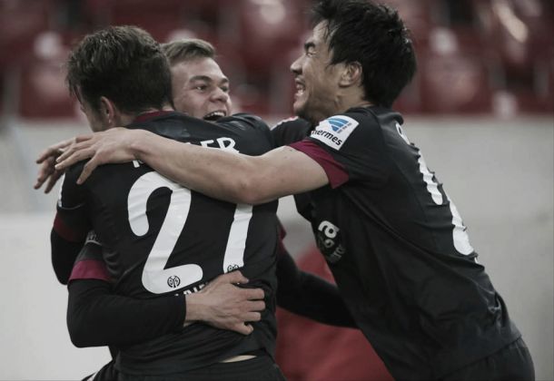 Mainz 05 vence Stuttgart de virada e sobe para a oitava colocação