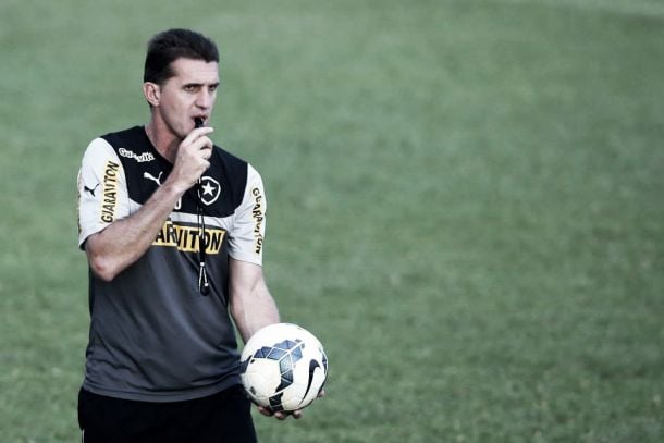 Feliz com a evolução do time, Mancini diz que o Botafogo pode brigar na parte de cima da tabela Feliz com a evolução do time, Mancini diz que o Botafogo pode brigar na parte de cima da tabela