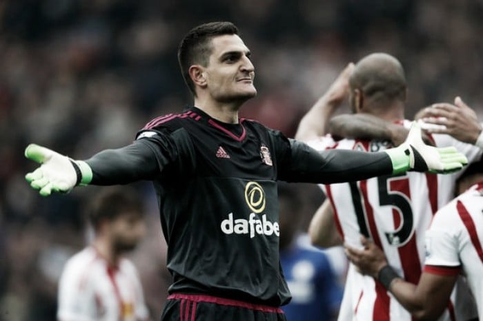 Mannone in talks for contract extension