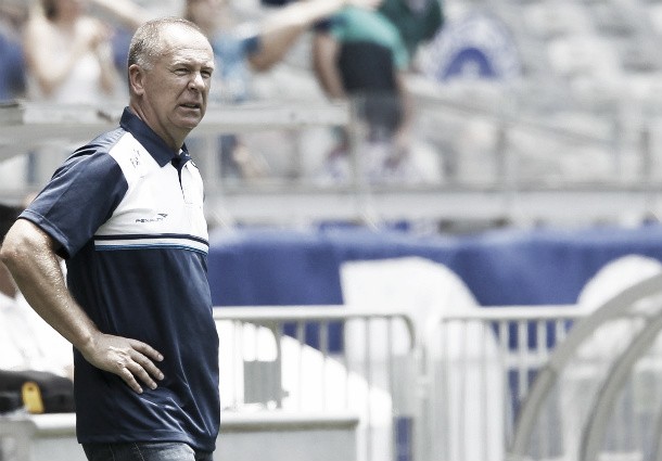 Mano Menezes não confirma acerto com Shandong Luneng, mas afirma: "Está bem encaminhado" Mano Menezes não confirma acerto com Shandong Luneng, mas afirma: "Está bem encaminhado"