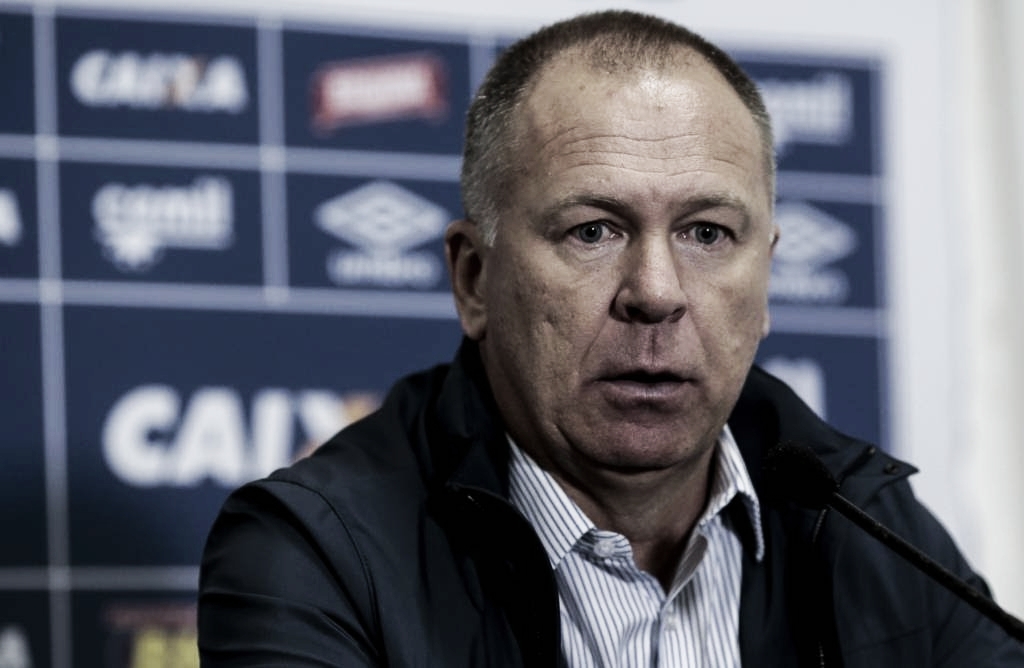 Mano Menezes festeja vitória e desempenho do Cruzeiro: "Queremos jogar para ganhar" Mano Menezes festeja vitória e desempenho do Cruzeiro: "Queremos jogar para ganhar"