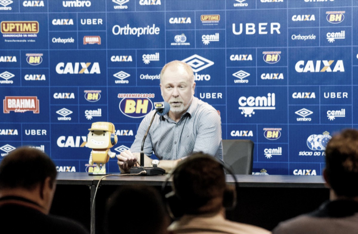 Mano Menezes exalta vitória do Cruzeiro sobre Tupi e lamenta lesão de Fred Mano Menezes exalta vitória do Cruzeiro sobre Tupi e lamenta lesão de Fred