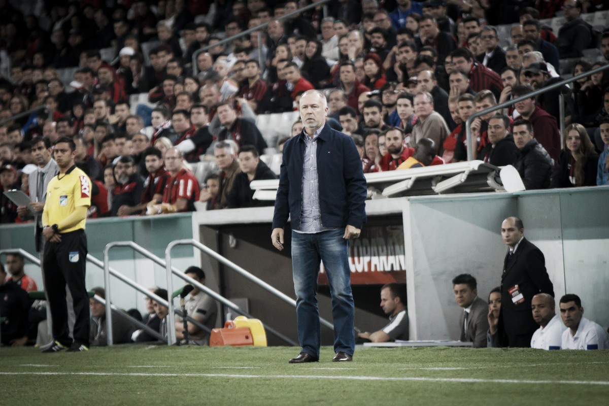Mano Menezes afirma que Cruzeiro está mais confiante e não confirma time titular para clássico Mano Menezes afirma que Cruzeiro está mais confiante e não confirma time titular para clássico