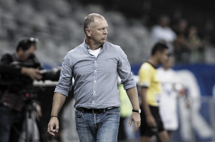 Mano Menezes projeta 'grande final' contra Atlético-MG: "Esperamos isso" Mano Menezes projeta 'grande final' contra Atlético-MG: "Esperamos isso"