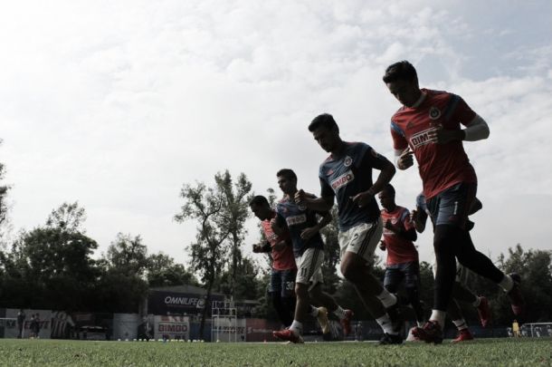 Viaja Chivas a pretemporada en Cancún con 25 jugadores