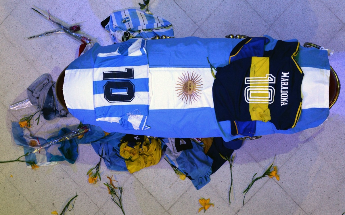 Caos en el último adiós de Maradona Caos en el último adiós de Maradona