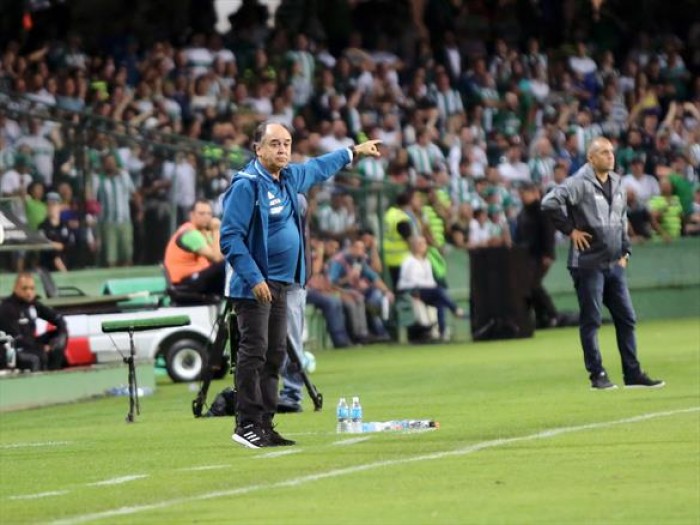 Marcelo Oliveira exalta ponto ganho contra a Ponte: "Mais um jogo difícil"