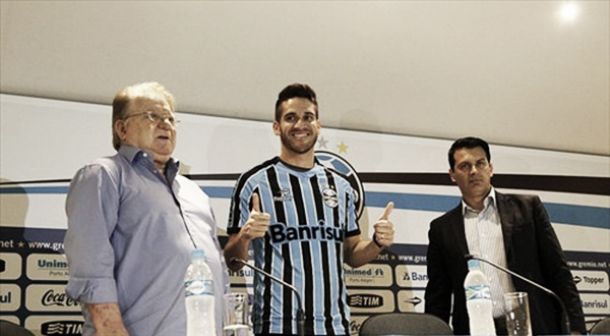 Lateral Marcelo Oliveira é contratado pelo Grêmio e agradece voto de confiança