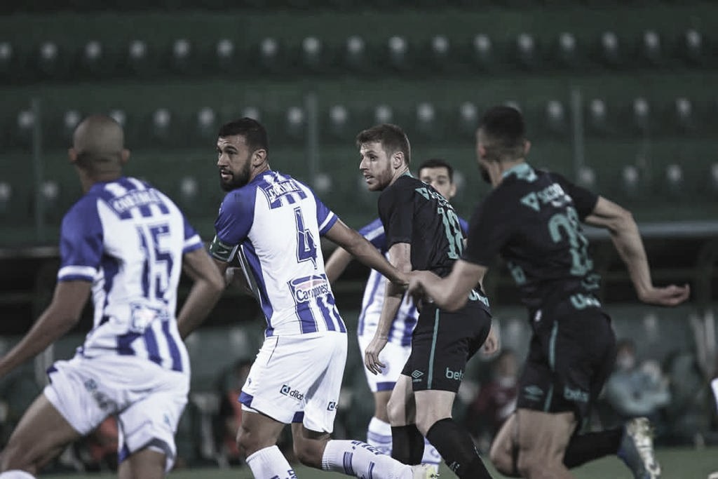 Chapecoense e CSA empatam sem gols em jogo atrasado na
Série B Chapecoense e CSA empatam sem gols em jogo atrasado na
Série B