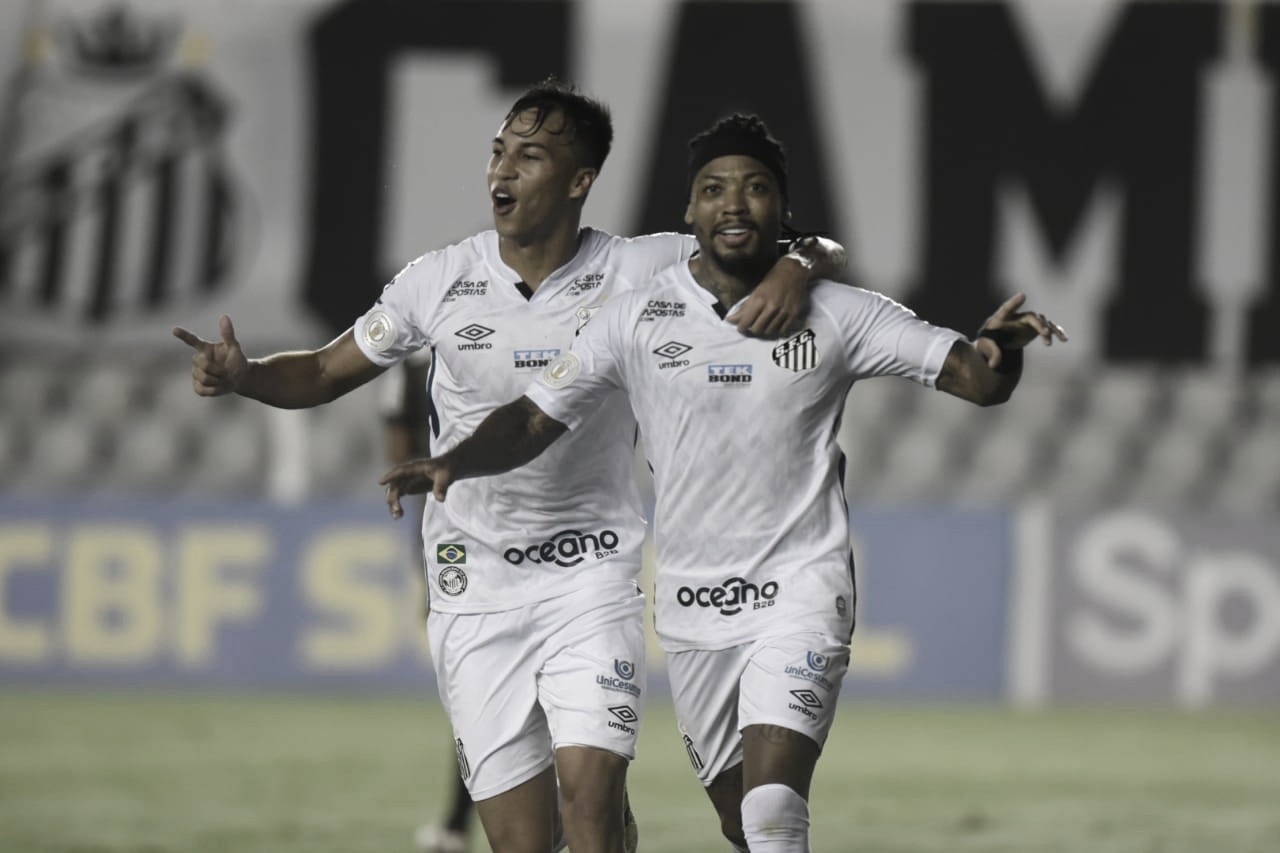 Santos vence, rebaixa Coritiba para a Série B e se aproxima de vaga na Libertadores