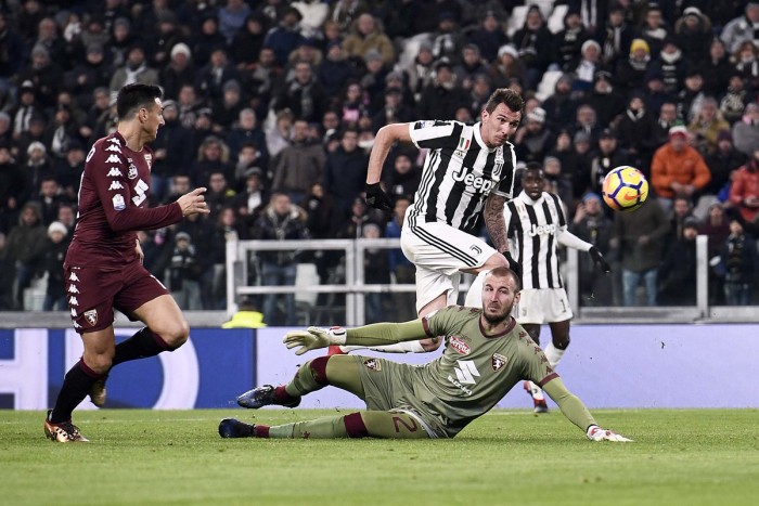 Coppa Italia - Douglas Costa e Mandzukic matano il Toro: Juventus in semifinale (2-0)