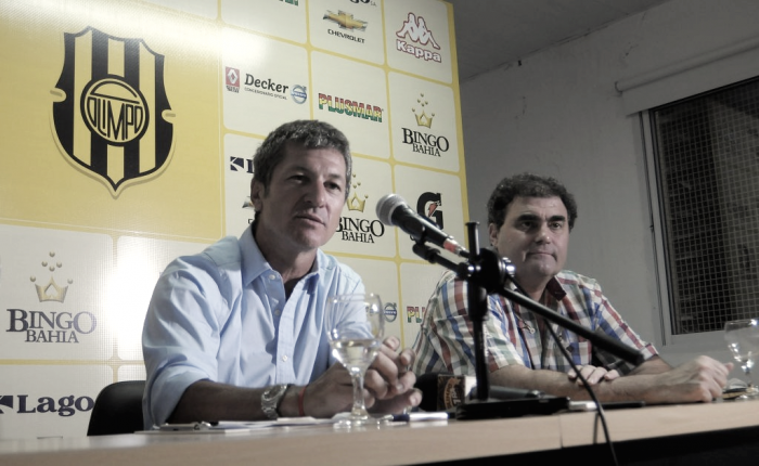 Sciacqua se calza el buzo aurinegro Sciacqua se calza el buzo aurinegro