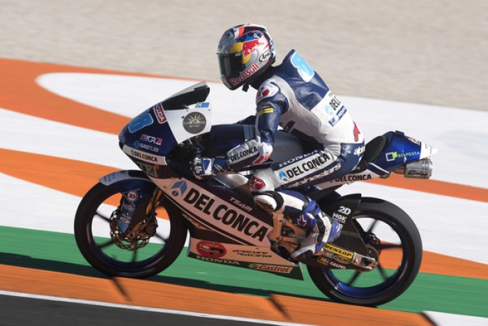 GP Valencia, Moto3: prima vittoria per Martin
