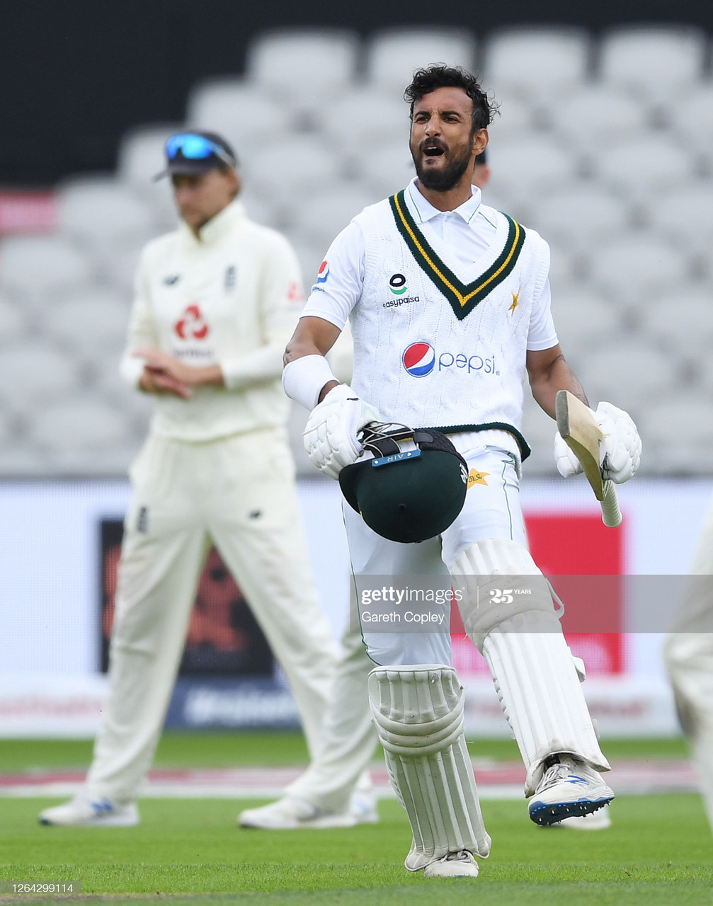 England v Pakistan: First Test, Day Two - Pakistan take charge thanks to Shan Masood and new ball