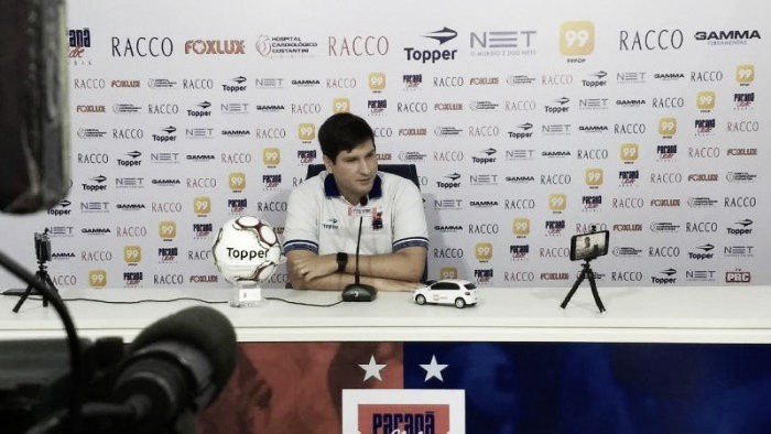 Técnico do Paraná aponta nervosismo como motivo para derrota: "Sentimos o gol"