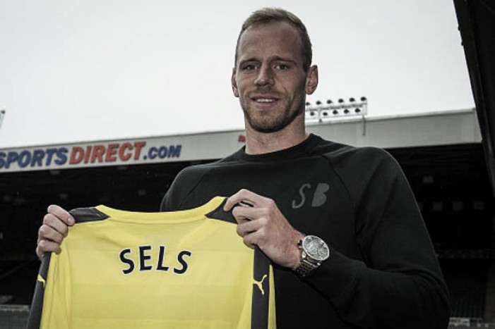 Newcastle United complete Matz Sels signing
