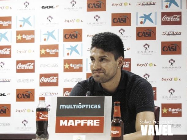 Mauro Dos Santos, presentado como jugador de la UD Almería