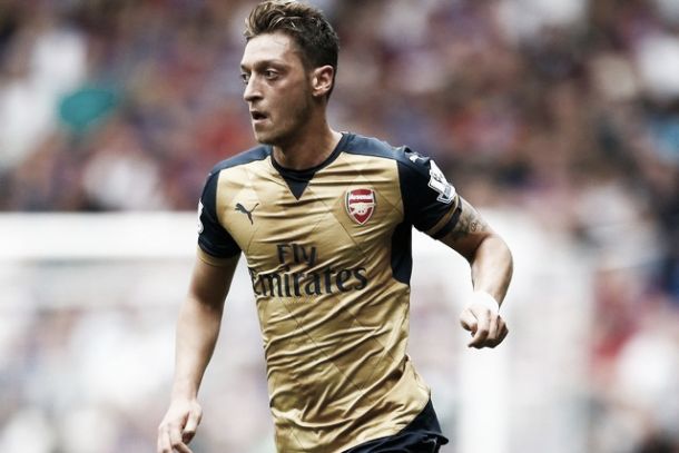 Mesut Ozil "committed" to Arsenal