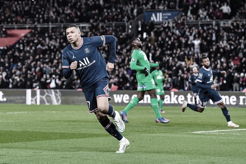 Mbappé marca dois em vitória do PSG de virada contra o Saint-Étienne