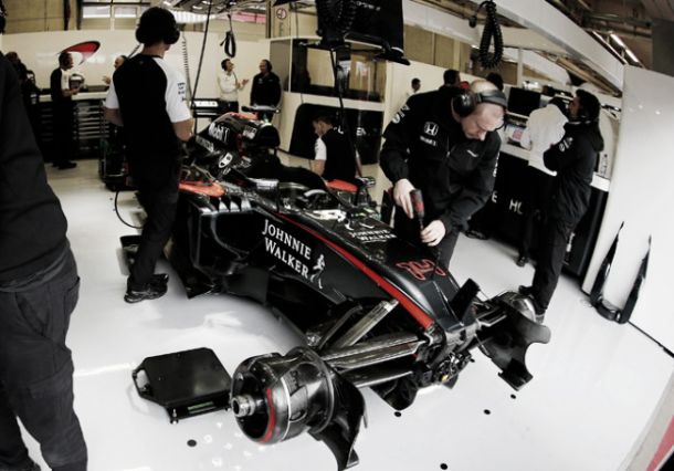 La lluvia y los problemas de McLaren marcan la tercera sesión de entrenamientos libres