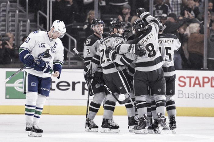 Los Angeles Kings hang on in the shootout to defeat Vancouver Canucks 4-3