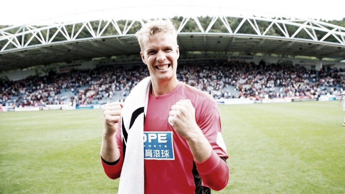 Jonas Lössl tendrá un vínculo permanente con el Huddersfield Town