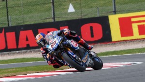 WSBK, Gp di Gran Bretagna - Capolavoro Van der Mark, prima vittoria e Kawasaki piegate