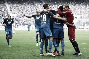 Hoffenheim supera Schalke 04 e assume provisoriamente a ponta da Bundesliga