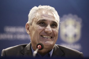 Mesmo com após insucesso na Copa do Mundo, CBF renova com Tite até 2022