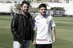Sérgio Díaz destaca sua versatilidade em apresentação no Corinthians