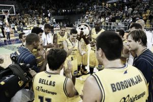 Fiesta para inaugurar el casillero amarillo en su nuevo hogar