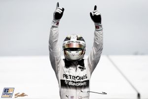 Lewis Hamilton vuelve a lo más alto del cajón