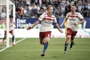 Ainda dá? Hamburgo bate Freiburg e continua sonhando com permanência na Bundesliga