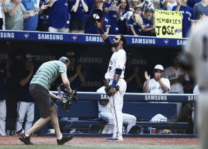 José Bautista makes graceful exit in possible final home game, leads Blue Jays to memorable victory over Yankees