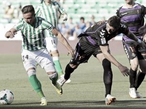 El Valladolid hinca la rodilla en la locura del Villamarín