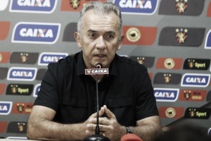 Técnico Nelsinho Baptista se revolta contra diretoria e sai do Sport; Daniel Paulista é demitido