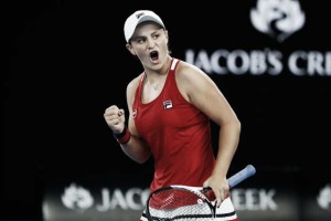 Australian Open: Ashleigh Barty battles back to beat Camila Giorgi