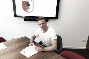 Rebaixado no Hamburgo, atacante André Hahn retorna ao Augsburg após quatro anos